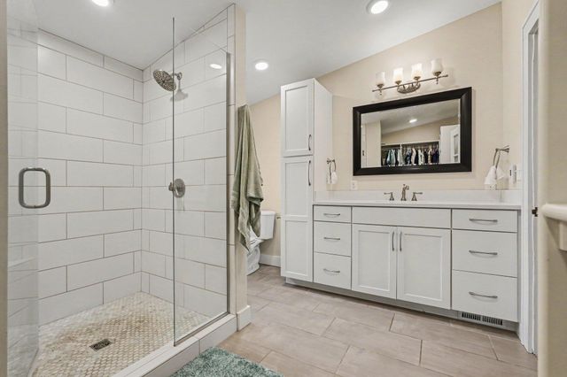 2729 Oakwood Avenue NE, Grand Rapids, MI 49505