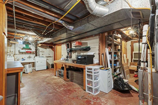 2729 Oakwood Avenue NE, Grand Rapids, MI 49505