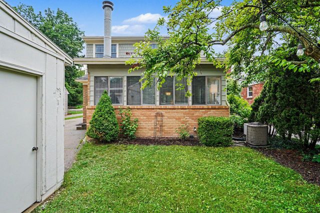 2729 Oakwood Avenue NE, Grand Rapids, MI 49505