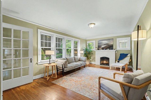 2729 Oakwood Avenue NE, Grand Rapids, MI 49505