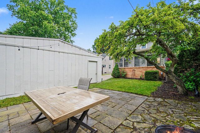 2729 Oakwood Avenue NE, Grand Rapids, MI 49505