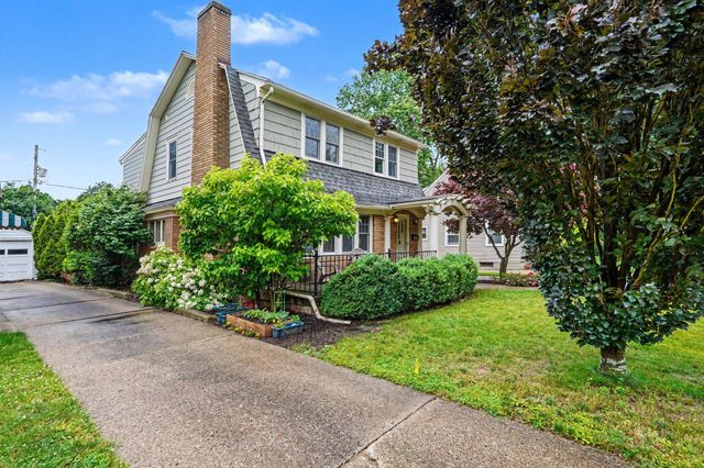 2729 Oakwood Avenue NE, Grand Rapids, MI 49505