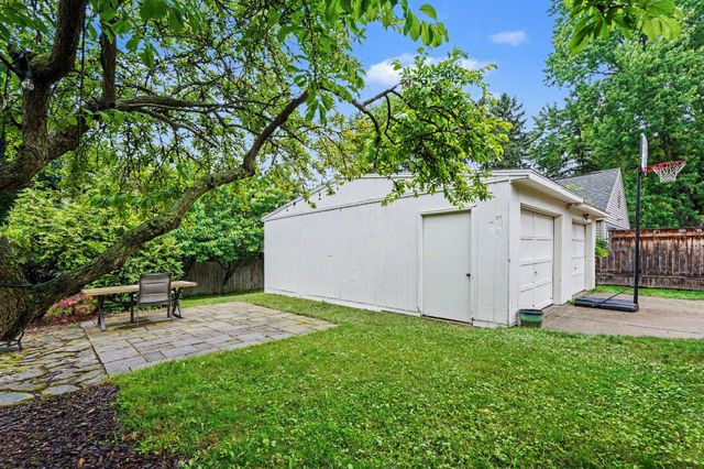 2729 Oakwood Avenue NE, Grand Rapids, MI 49505