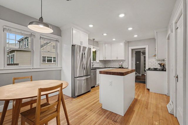 2729 Oakwood Avenue NE, Grand Rapids, MI 49505