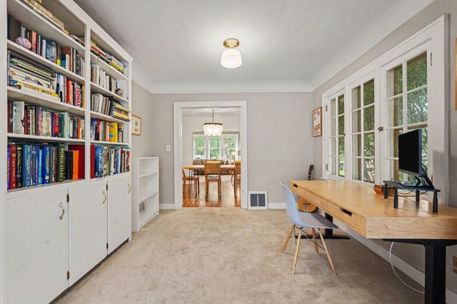2729 Oakwood Avenue NE, Grand Rapids, MI 49505