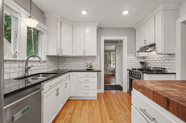 2729 Oakwood Avenue NE, Grand Rapids, MI 49505