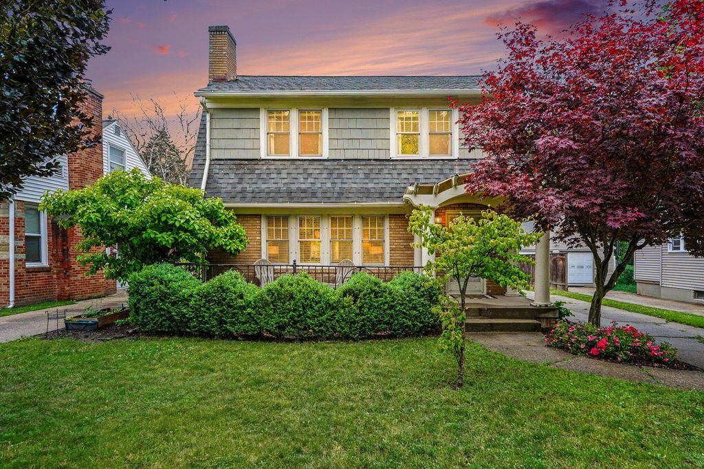 2729 Oakwood Avenue NE, Grand Rapids, MI 49505