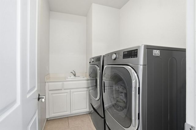 2305 Paper Bark Ct, Modesto, CA 95355