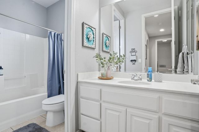 2305 Paper Bark Ct, Modesto, CA 95355