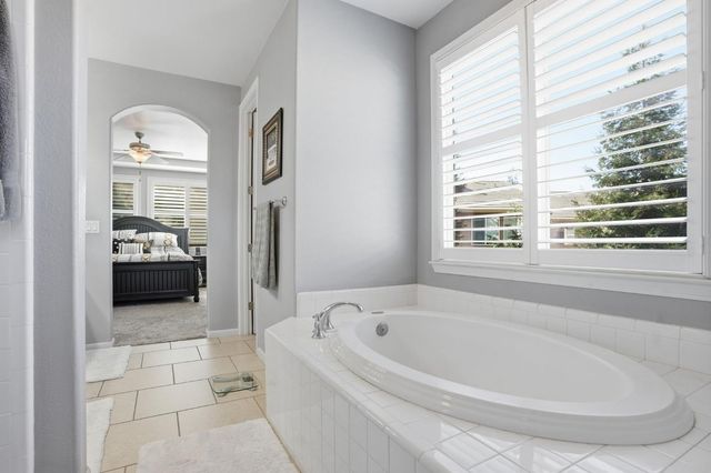 2305 Paper Bark Ct, Modesto, CA 95355