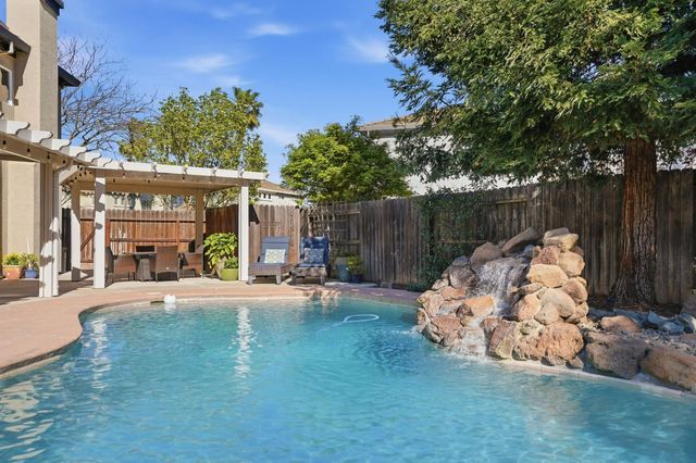 2305 Paper Bark Ct, Modesto, CA 95355