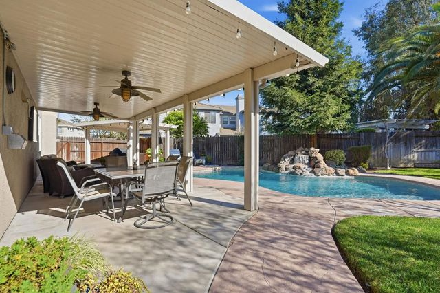 2305 Paper Bark Ct, Modesto, CA 95355