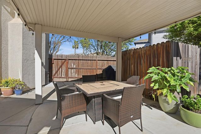 2305 Paper Bark Ct, Modesto, CA 95355