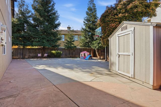 2305 Paper Bark Ct, Modesto, CA 95355