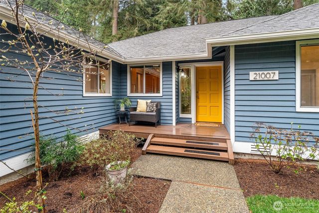 21007 Pioneer Way, Edmonds, WA 98026