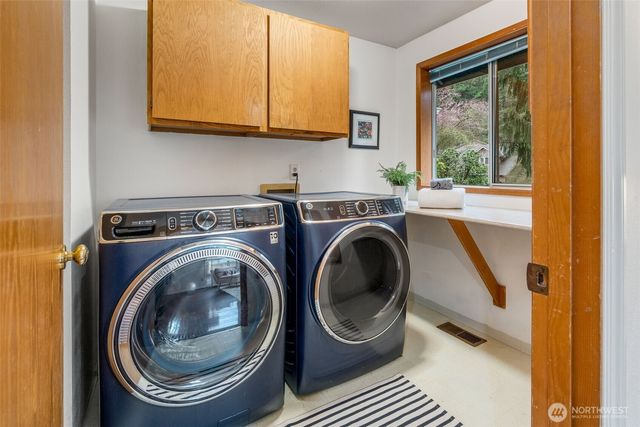 21007 Pioneer Way, Edmonds, WA 98026