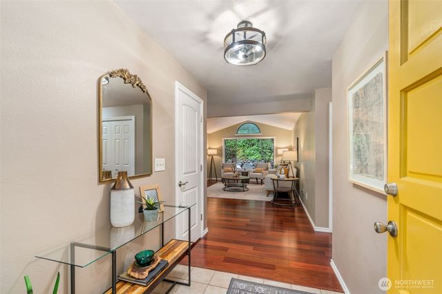 21007 Pioneer Way, Edmonds, WA 98026