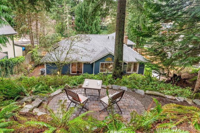 21007 Pioneer Way, Edmonds, WA 98026