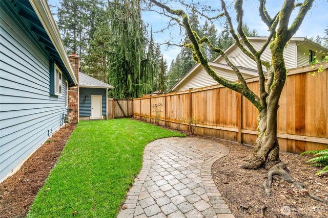 21007 Pioneer Way, Edmonds, WA 98026