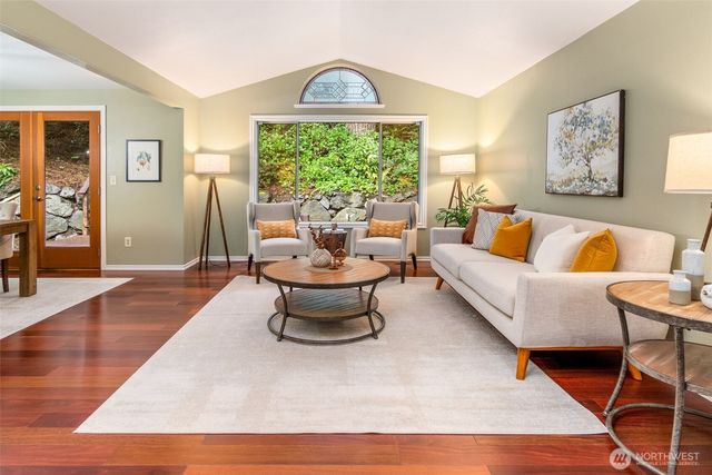 21007 Pioneer Way, Edmonds, WA 98026