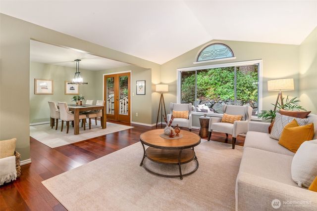 21007 Pioneer Way, Edmonds, WA 98026