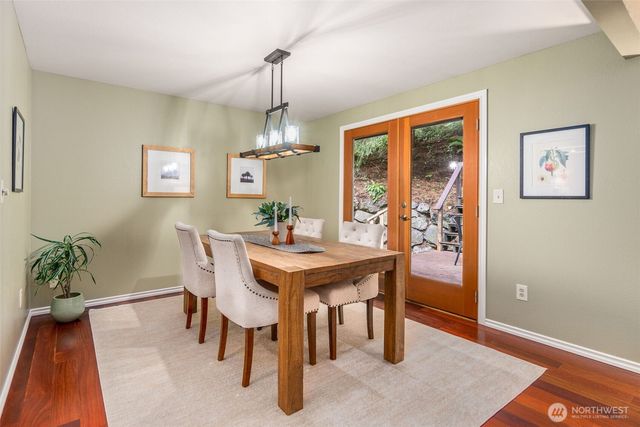 21007 Pioneer Way, Edmonds, WA 98026