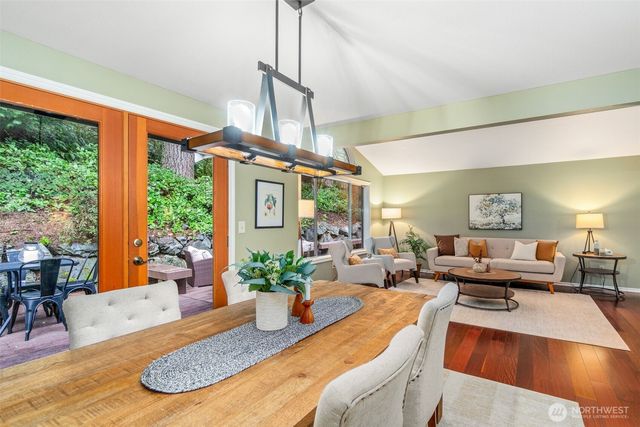 21007 Pioneer Way, Edmonds, WA 98026