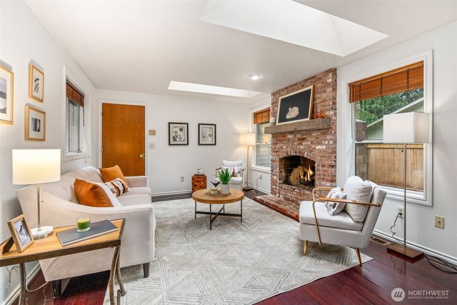 21007 Pioneer Way, Edmonds, WA 98026