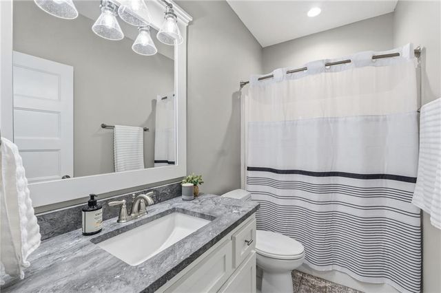 4224 S White Sands Court, Blue Springs, MO 64015