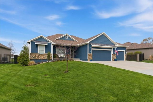 4224 S White Sands Court, Blue Springs, MO 64015