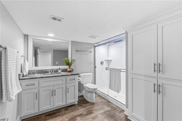 4224 S White Sands Court, Blue Springs, MO 64015