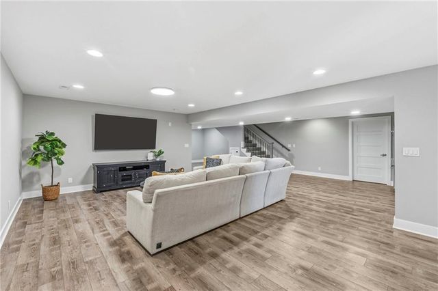 4224 S White Sands Court, Blue Springs, MO 64015