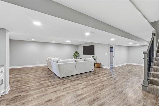 4224 S White Sands Court, Blue Springs, MO 64015