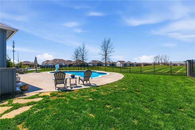 4224 S White Sands Court, Blue Springs, MO 64015
