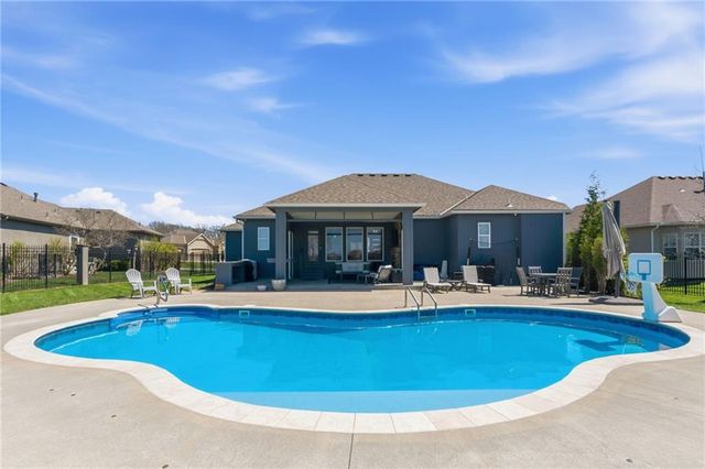 4224 S White Sands Court, Blue Springs, MO 64015