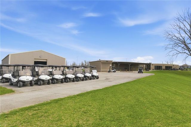 4224 S White Sands Court, Blue Springs, MO 64015