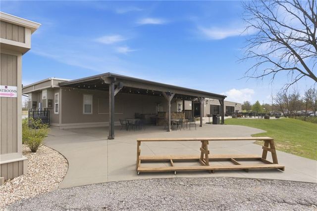 4224 S White Sands Court, Blue Springs, MO 64015