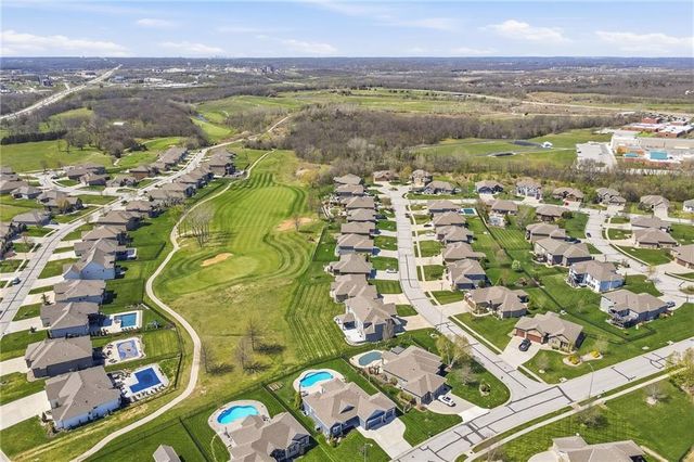 4224 S White Sands Court, Blue Springs, MO 64015