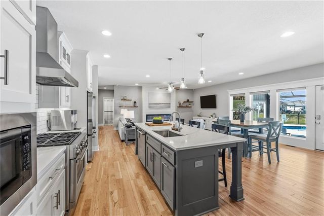 4224 S White Sands Court, Blue Springs, MO 64015