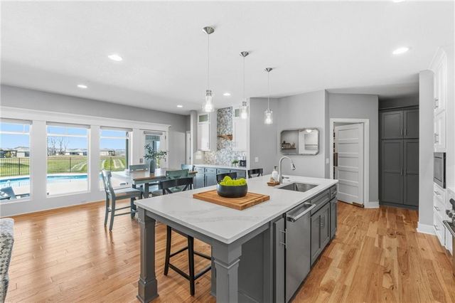 4224 S White Sands Court, Blue Springs, MO 64015