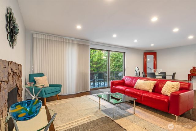 24827 13th Avenue S, Des Moines, WA 98198