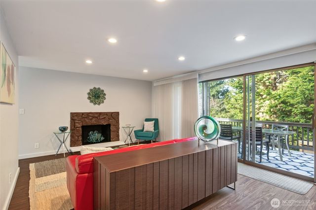 24827 13th Avenue S, Des Moines, WA 98198