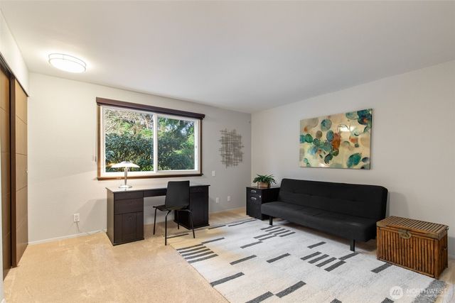 24827 13th Avenue S, Des Moines, WA 98198