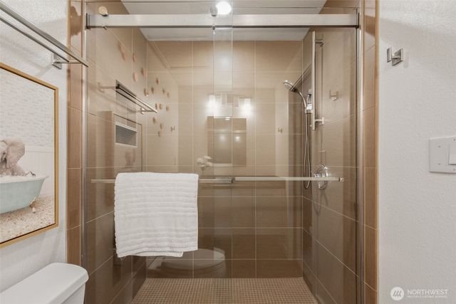 24827 13th Avenue S, Des Moines, WA 98198