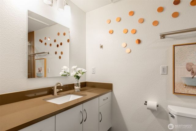 24827 13th Avenue S, Des Moines, WA 98198