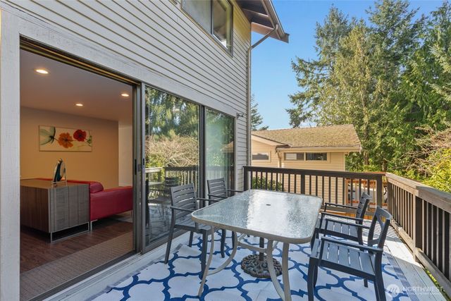 24827 13th Avenue S, Des Moines, WA 98198