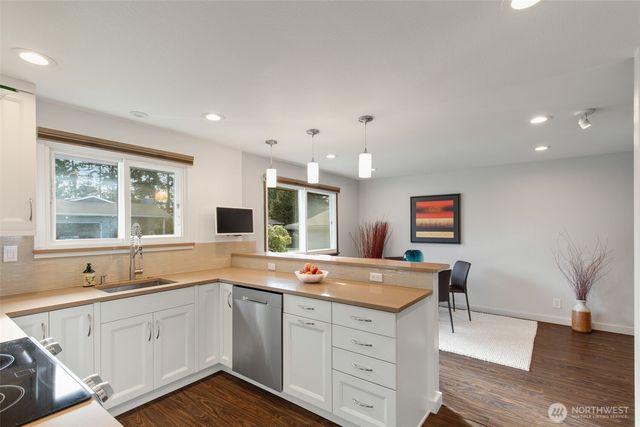 24827 13th Avenue S, Des Moines, WA 98198