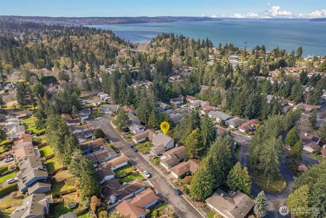 24827 13th Avenue S, Des Moines, WA 98198