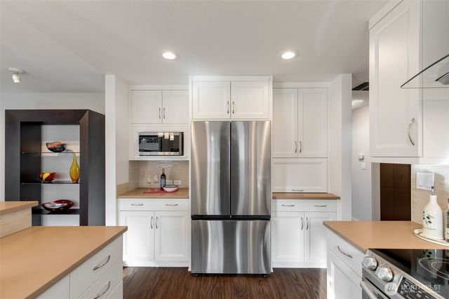 24827 13th Avenue S, Des Moines, WA 98198