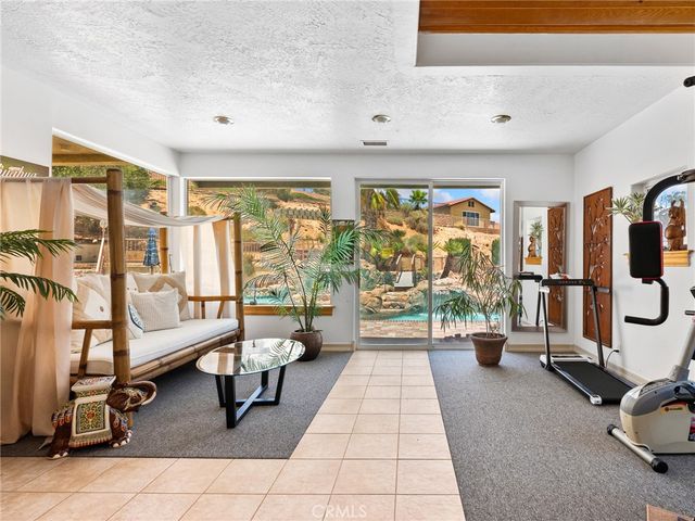 17970 Vista Point, Victorville, CA 92395